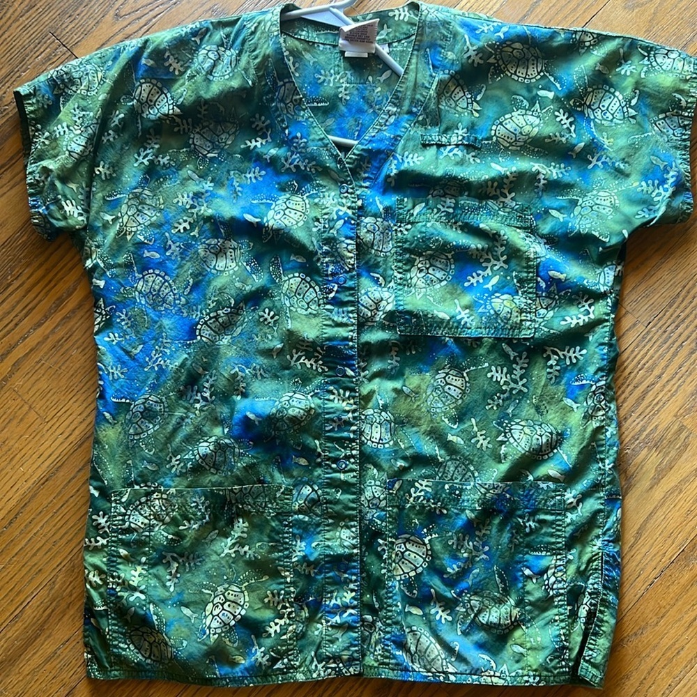 Smart Scrubs short sleeved blue/green snap jacket 3 pocketinstrument/pen tab M